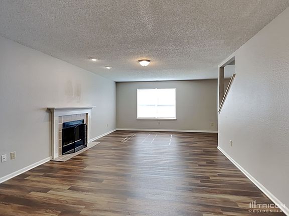 3rd image of 1211 Country Creek Ct