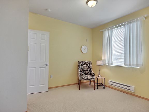 5th image of 10016 186th Pl E Unit 204