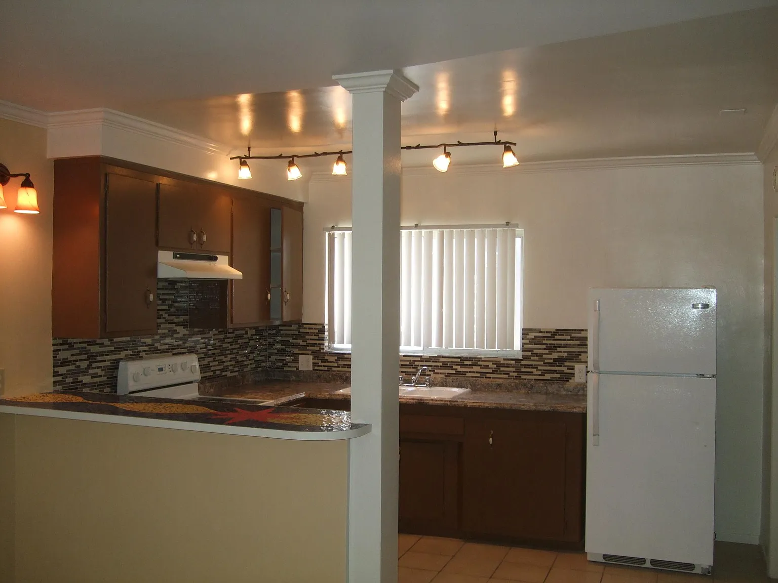 2 bed, 1000 sqft, $2,950 — Photo 2