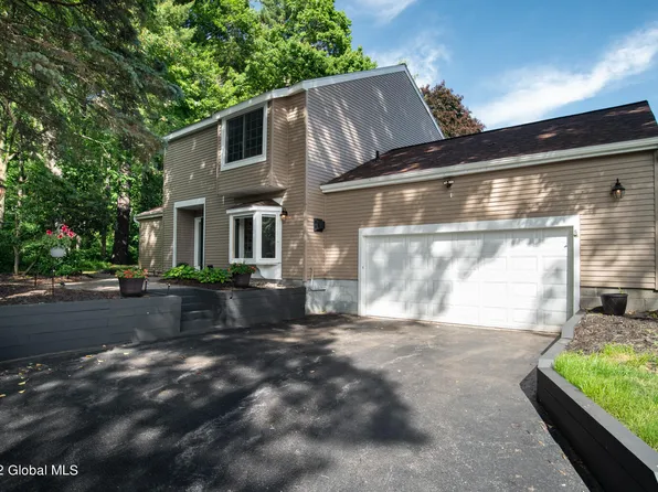 11 E Loudonwood, Loudonville, NY 12211