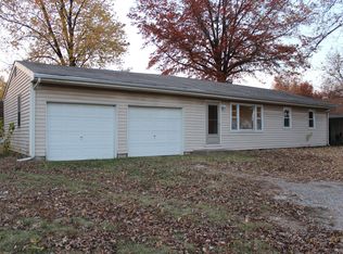 6 Sandridge Dr, New Athens, IL 62264