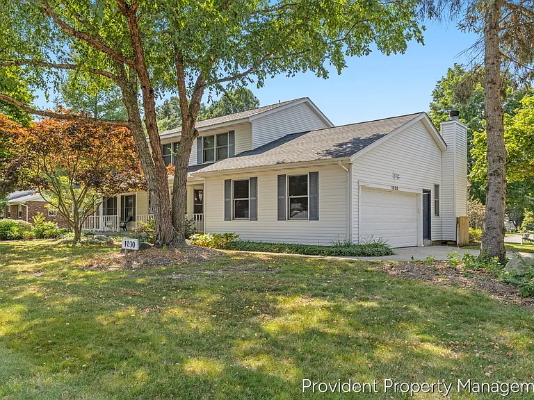 1030 73rd St SE — Photo 2