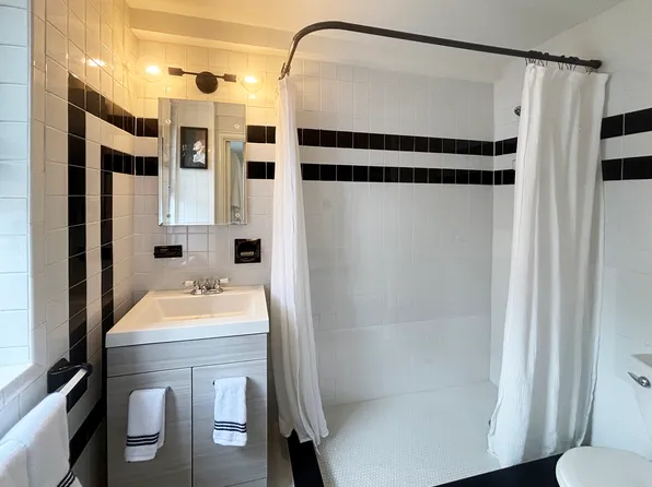 333 East 53rd Street image 9 of 22