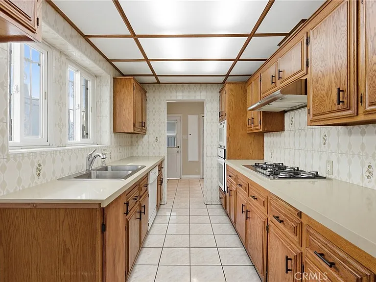 238 S Detroit St — Photo 11
