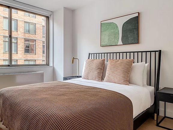 4th image of 130 W 15th St Penthouse F