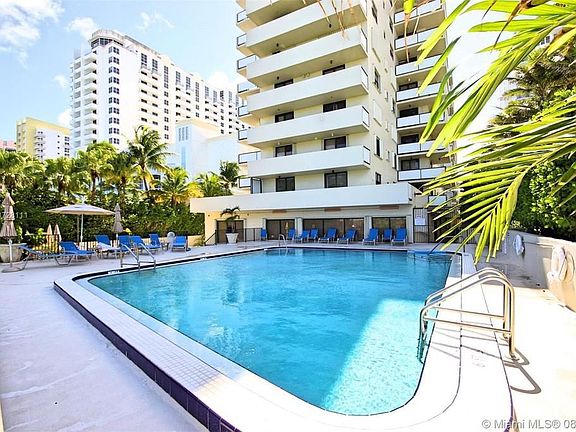 5th image of 1621 Collins Ave APT 210