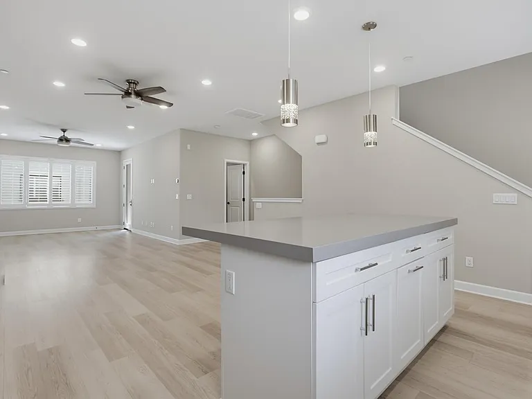 1577 Castillo #8 — Photo 4