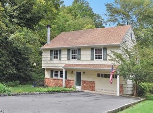 452 Pines Lake Dr, Wayne, NJ 07470