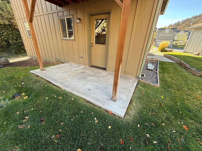 1431 NE Lucinda Ct — Photo 13