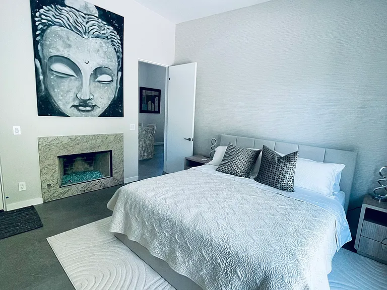 1025 E Granvia Valmonte — Photo 6