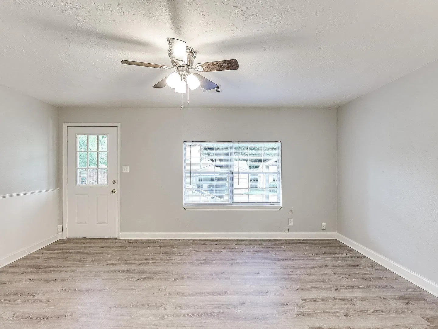 3 Bedroom 1.5 Bath home in Shawnee! — Photo 2