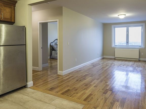 2nd image of 2012 31st St APT 5C