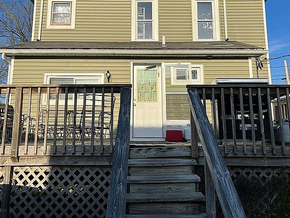 5th image of 135 N State St