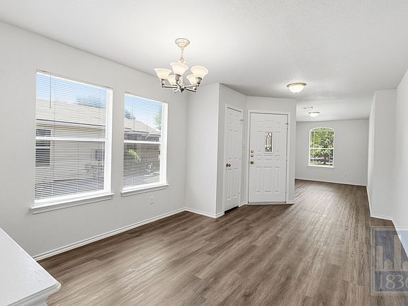 5th image of 228 Pearl Lake Dr