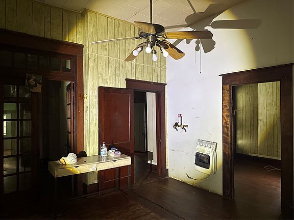 3rd image of 2213 Church St