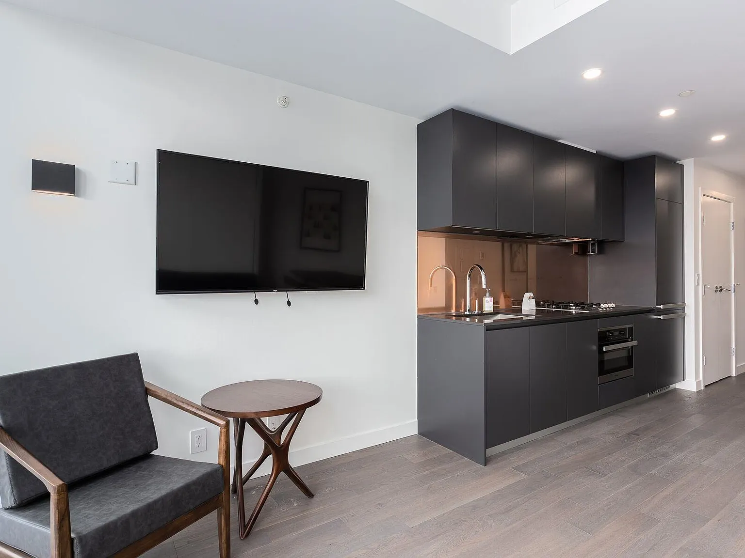 Studio, 437 sqft, $2,850 — Photo 4