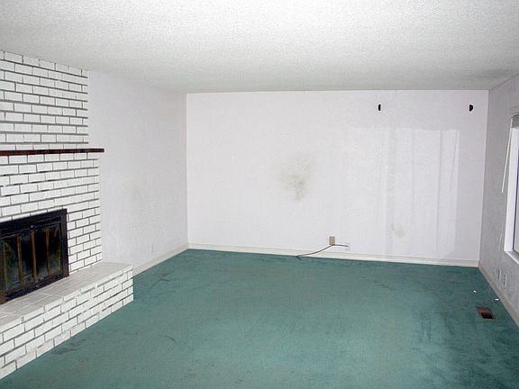 2nd image of 865 Ross Ln N