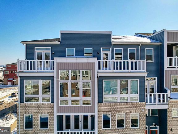 2nd image of 710 Iron Forge Rd Unit D