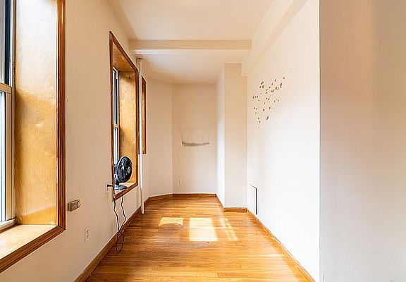 4th image of 326 21st St APT 4L