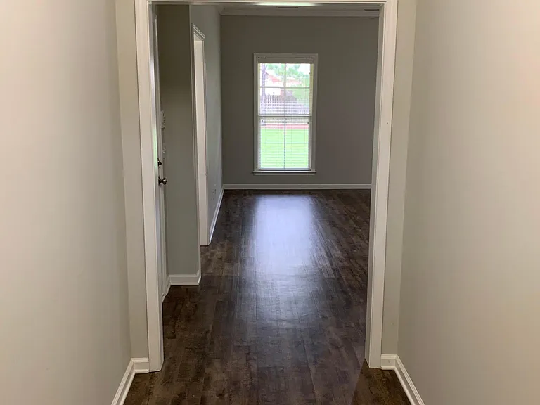 304 Huron Dr — Photo 13