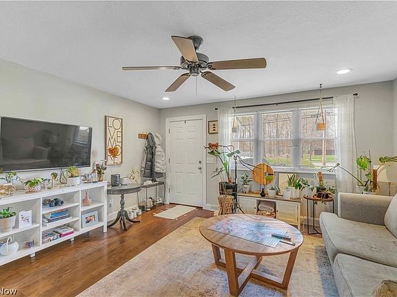2nd image of 2587 Jaycox Rd