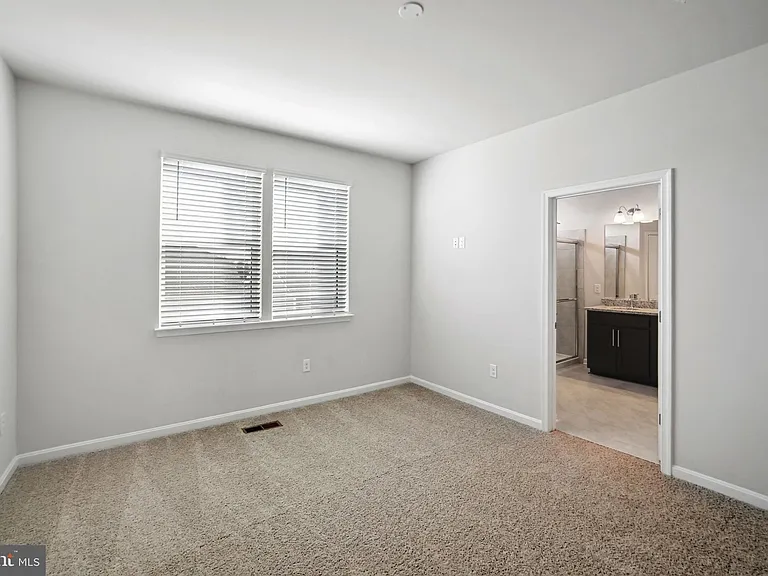 858 Amity St — Photo 16