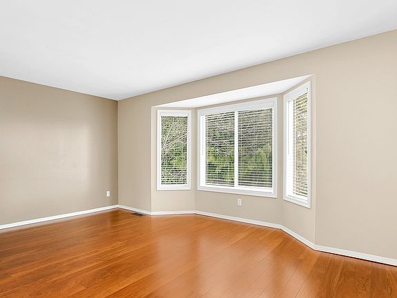 3rd image of 10913 39th Dr SE