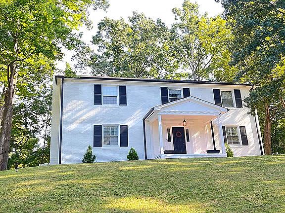 3rd image of 1301 Kensington Ct