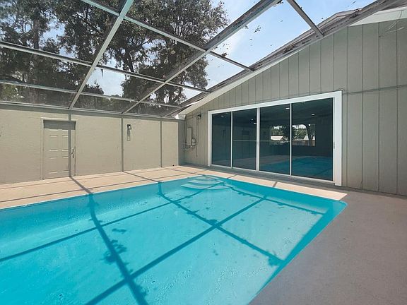 5th image of 2716 Charleston Dr