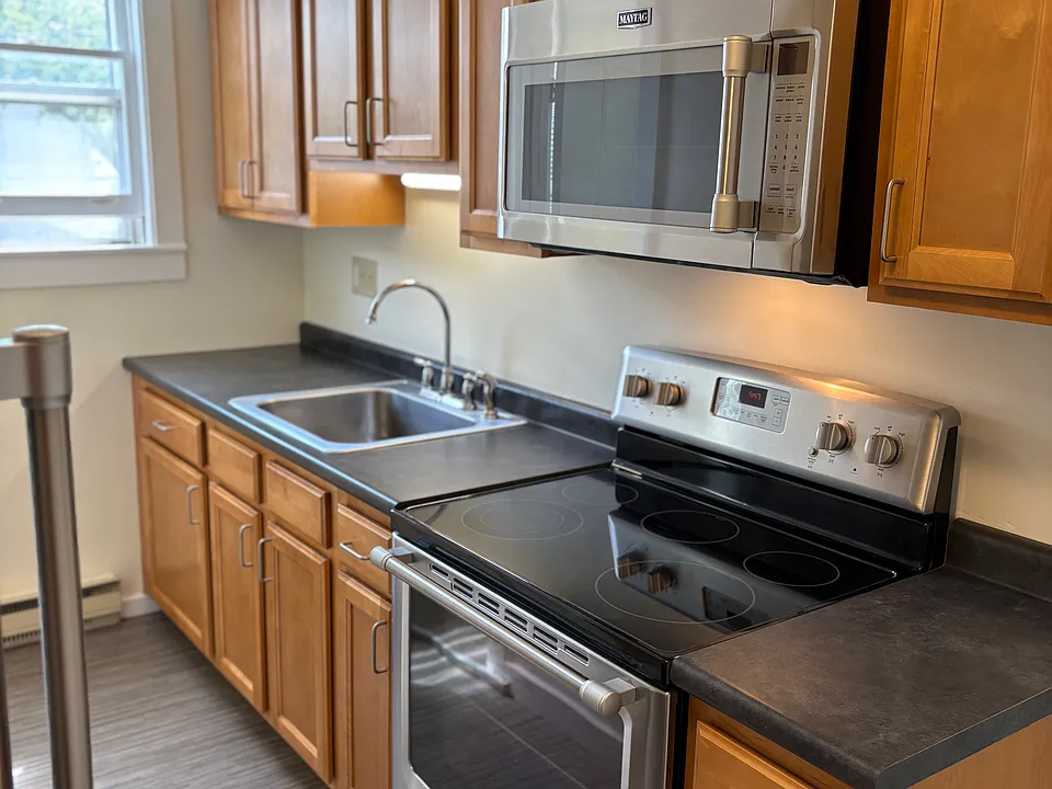 25 Lafayette Pl #D