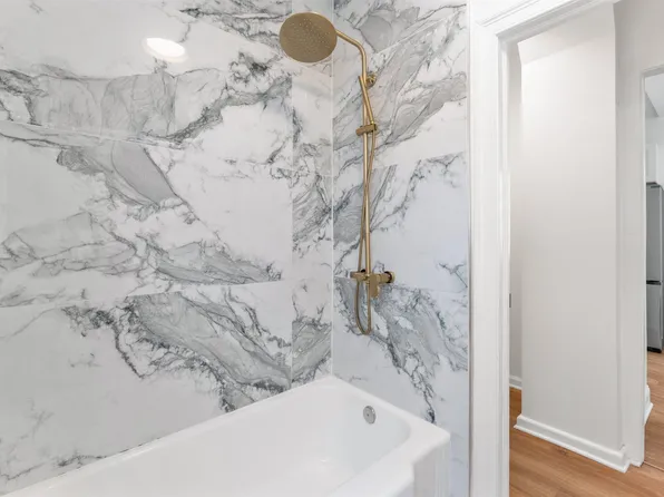 114 Oak Street image 13 of 41