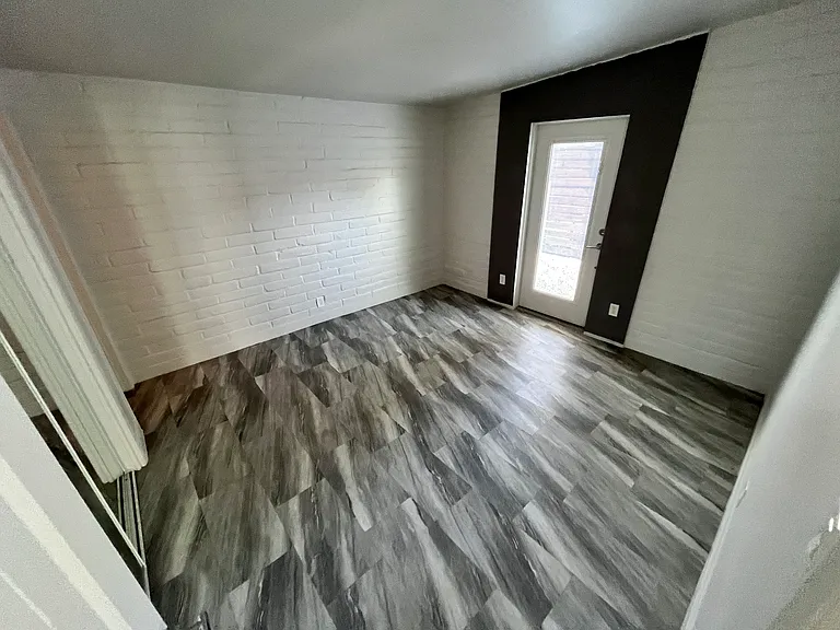 2933 N Euclid Ave — Photo 22