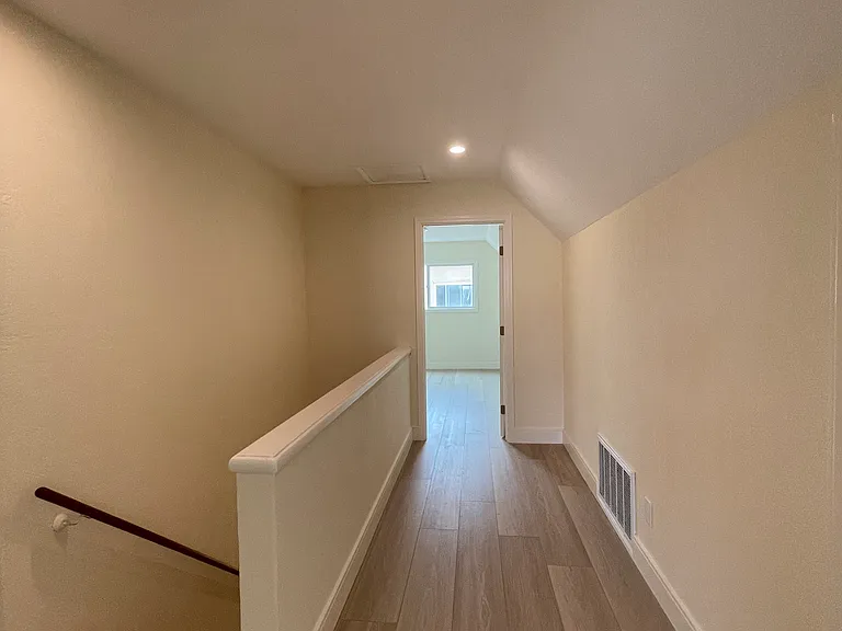 Mina Ln — Photo 10