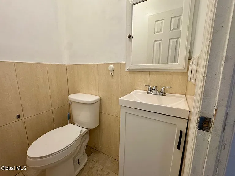 495 Morris St — Photo 15