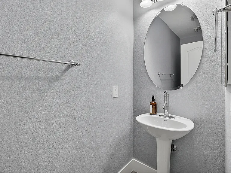 9157 Sunken Meadow Ave — Photo 28