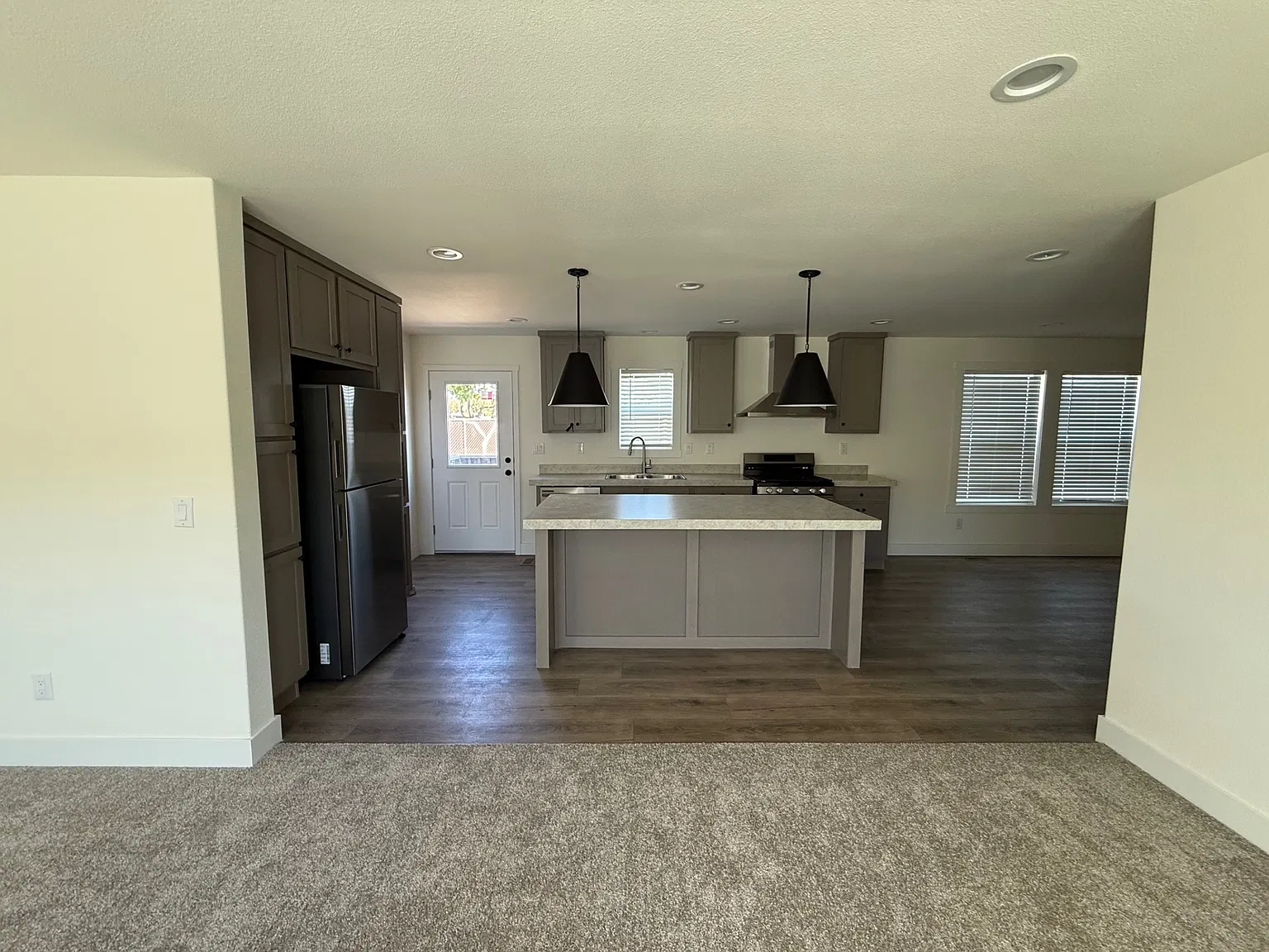 4 bed, 1288 sqft, $3,295 — Photo 3