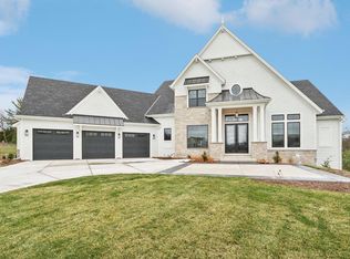 2770 Windward Ln, Delafield, WI 53018