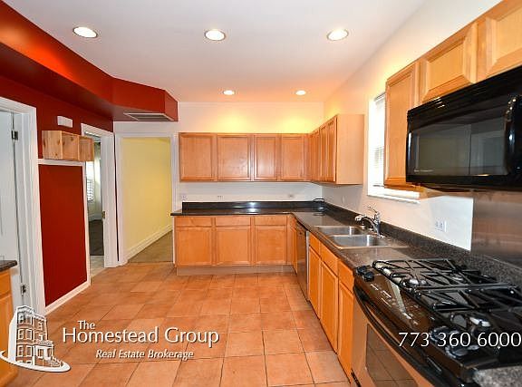 3rd image of 2537 W Hutchinson St #2