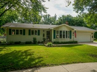 2520 Arrowhead Rd S, Fargo, ND 58103