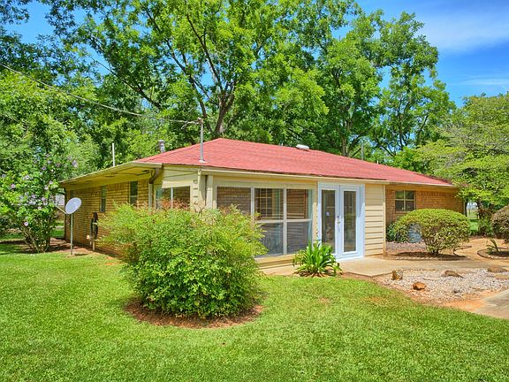 5th image of 731 Pecan Estates Loop