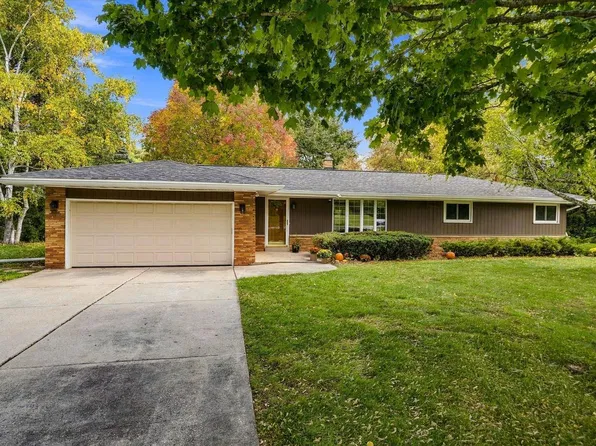 10034 N Grasslyn ROAD, Mequon, WI 53092