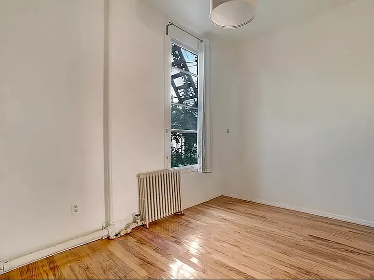 95 N 7th St #3L — Photo 6
