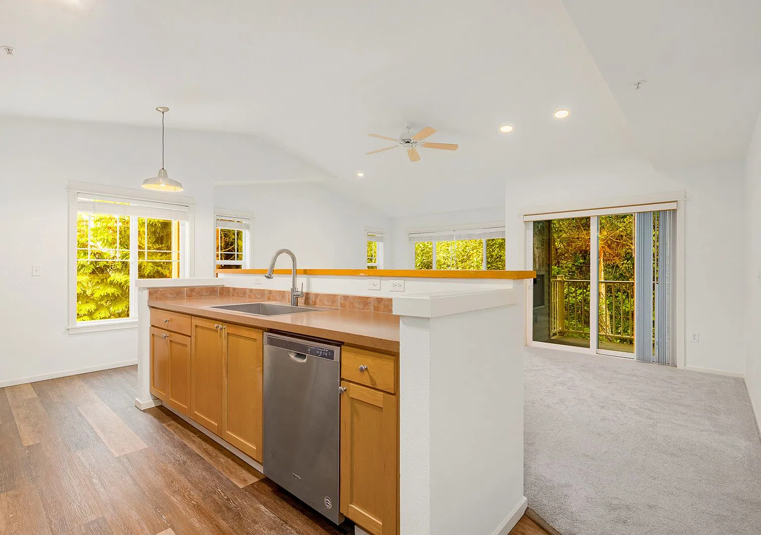 Spacious 3BD 2BA Top Floor Condominium with Vaulted Ceilings & Private Balcony - Must See! — Photo 3