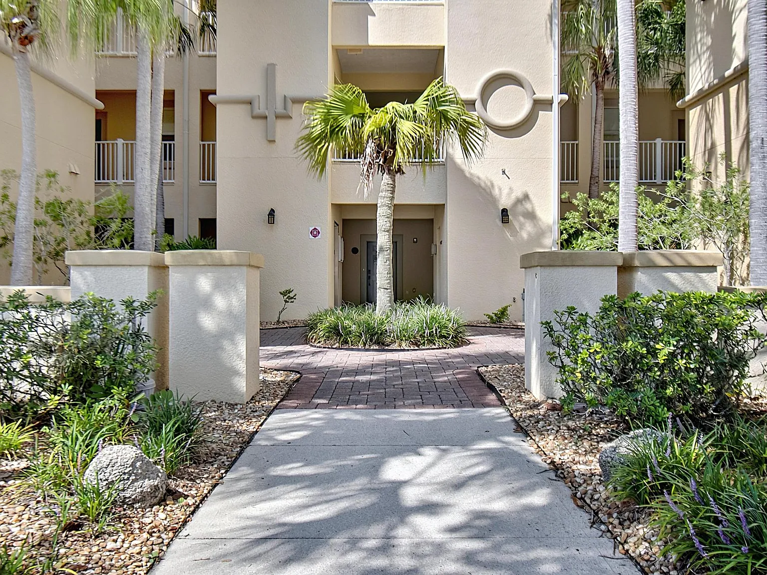 2 bed, 1115 sqft, $2,500 — Photo 1