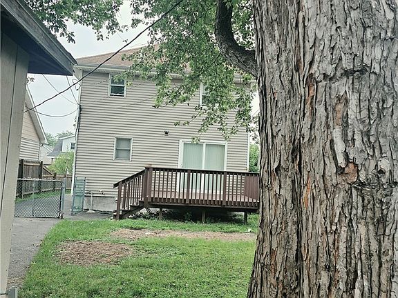 4th image of 109 Beech St