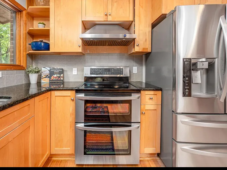 1020 Burning Tree Dr — Photo 15