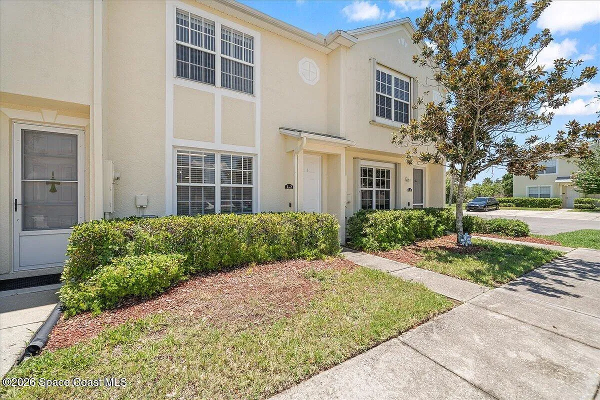 2 bed, 2.5 bath, 1388 sqft, $1,850 — Photo 2