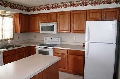5th image of 549 Bedford Ct