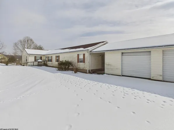 66 Hawks Nest Ln, Mount Clare, WV 26408