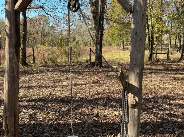 Beachton Rd, Smithville, OK 74957